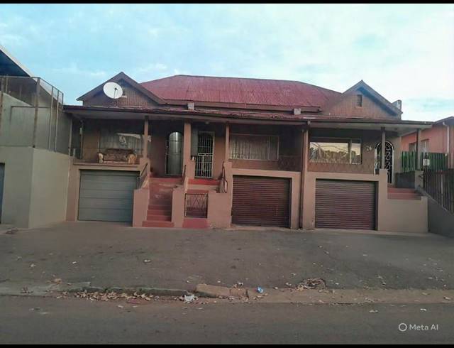 6 BEDROOM HOUSE FOR SALE IN BEZUIDENHOUT VALLEY